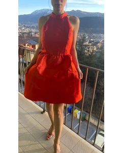 Abito rosso senza maniche